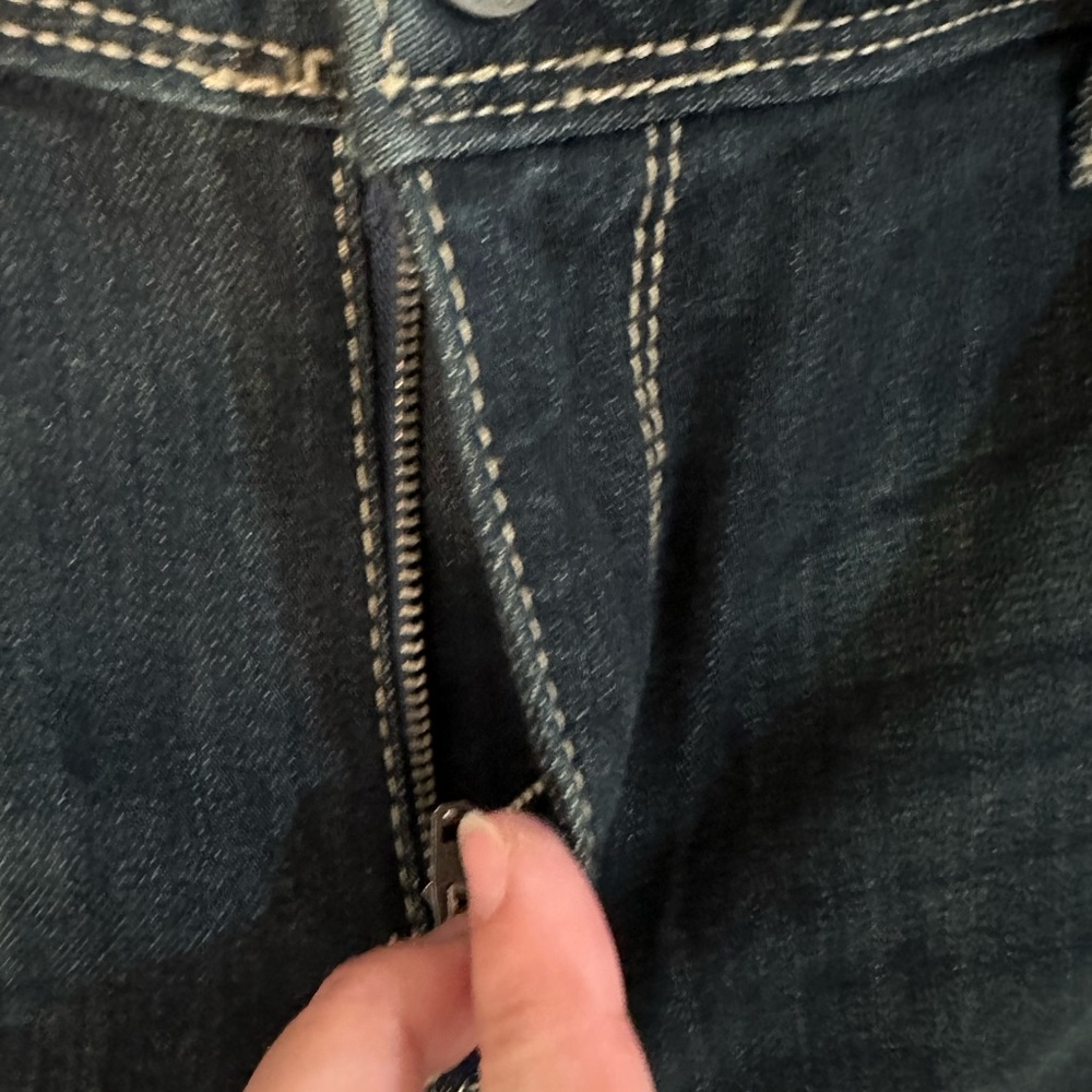 Vera Wang jeans. - Picture 4 of 7